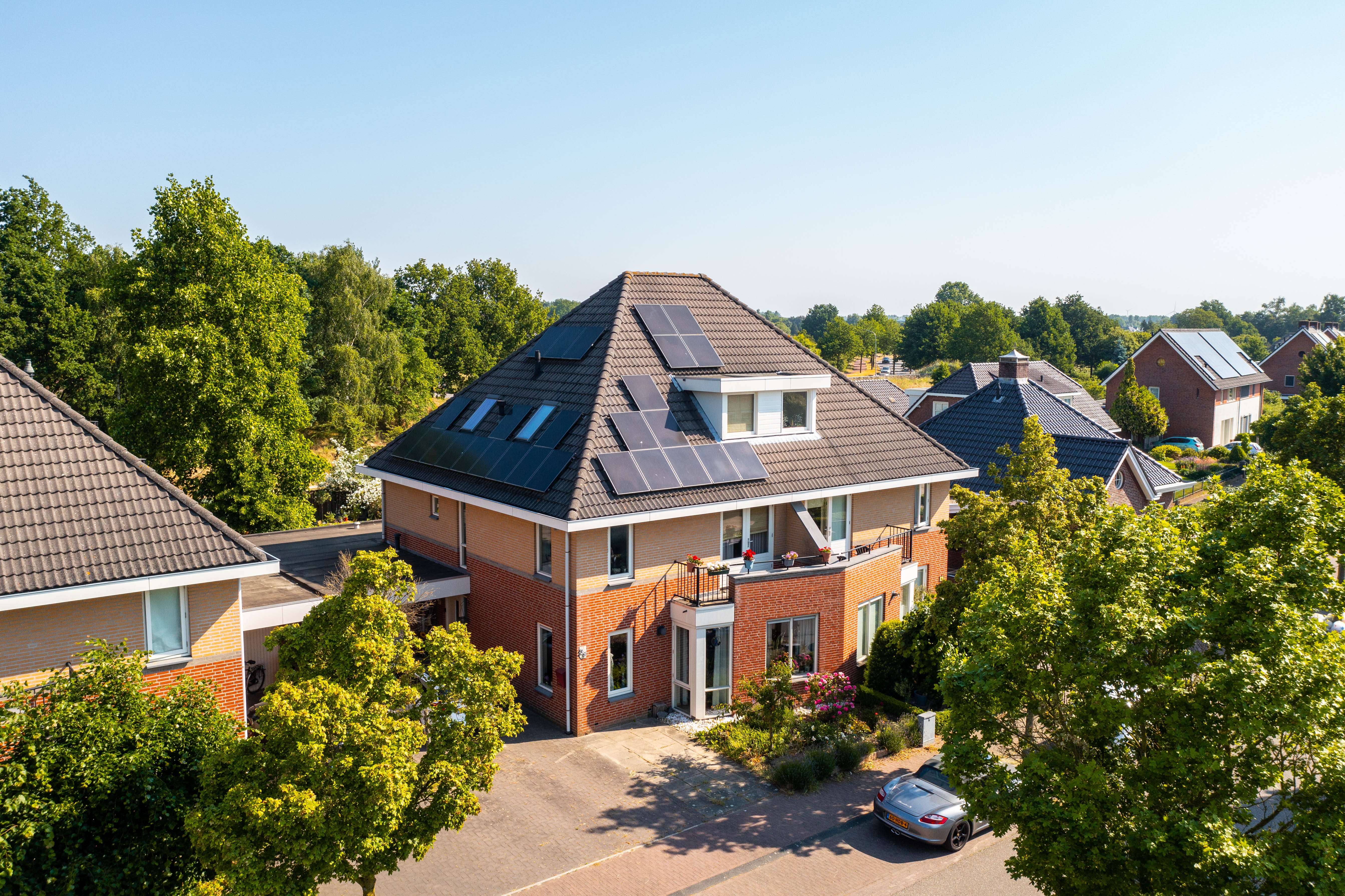 Luchtfoto verduurzaamde woningen